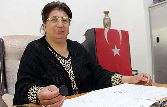 300 yıllık köyün ilk kadın muhtarı oldu
