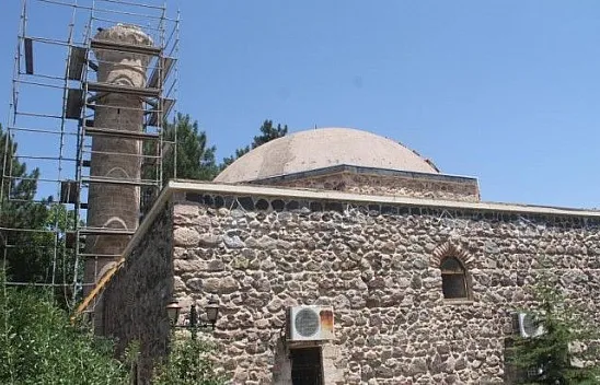 4.Murat'ın yaptırdığı caminin minaresi söküldü