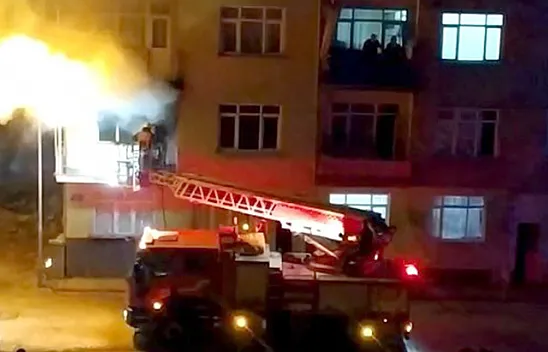 5 katlı binada yangın paniği!