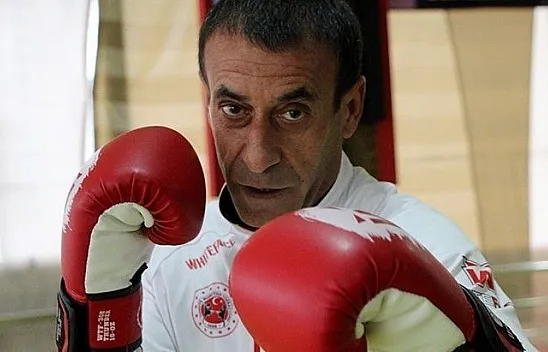 52'lik muay thai şampiyonu, dünya şampiyonasına hazırlanıyor