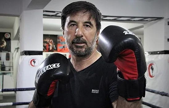 57 yaşında kick boksta gençlere taş çıkartıyor
