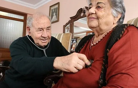 62 yıl doktorluk yapan çiftten, sağlıkçılara mesaj