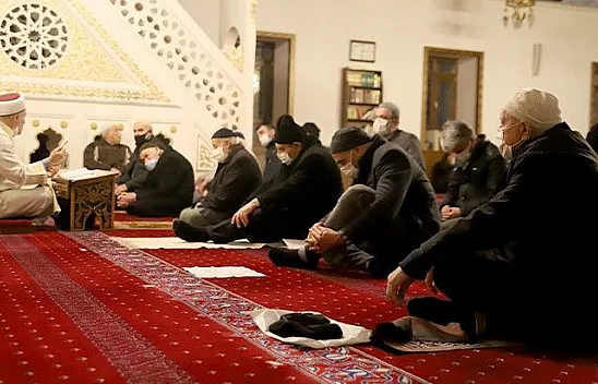 65 yaş üstünün sabah namazı mutluluğu