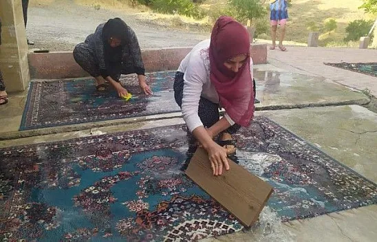 703 yıllık çeşmede bayram öncesi halı yıkama geleneği
