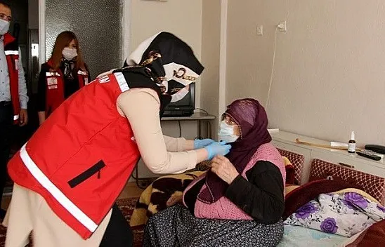 80 yaşındaki İfakat nineye vefalı ziyaret