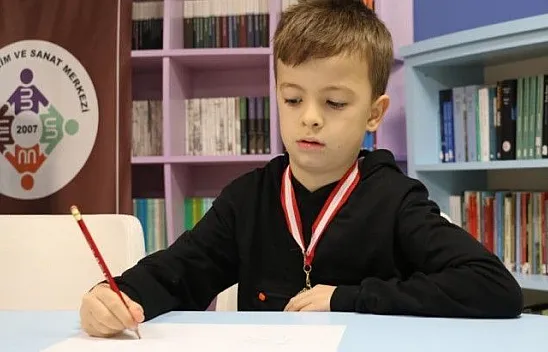 9 yaşındaki Şems matematik yarışmasında dünya şampiyonu oldu