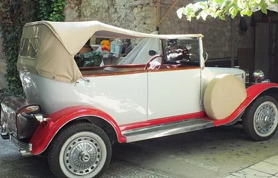 92 yaşındaki klasik aracına gözü gibi bakıyor