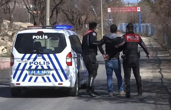 Aracıyla kaçmaya çalışan şüpheli yakaladı