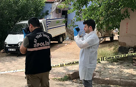 Arkadaşını başından vurdu!