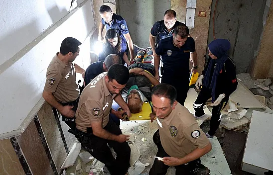 Asansör boşluğuna düşen kişi yaralandı