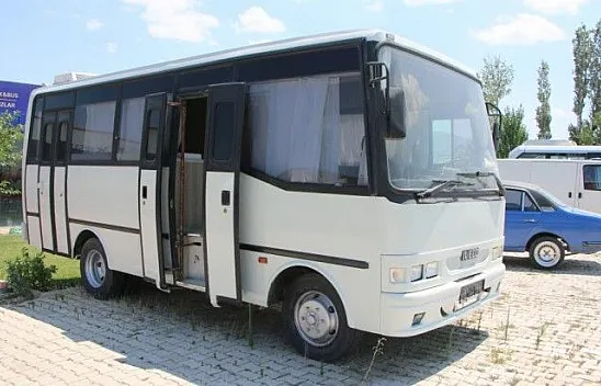 Atıl durumdaki aracı karavana dönüştürdü