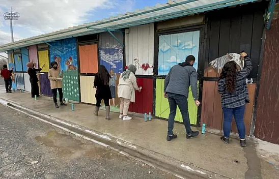 Atla Terapi Merkezinin duvarları tuvale dönüştürüldü