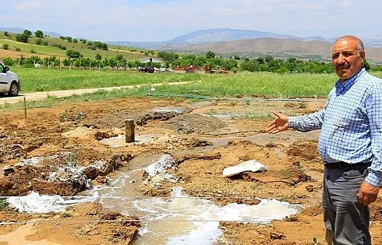 Bahçeye sondaj vurdurdu, doğal maden suyu çıktı