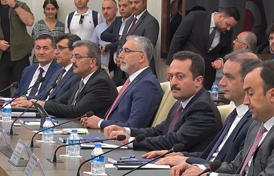 'Kamu çalışanlarımızı enflasyona ezdirmedik'