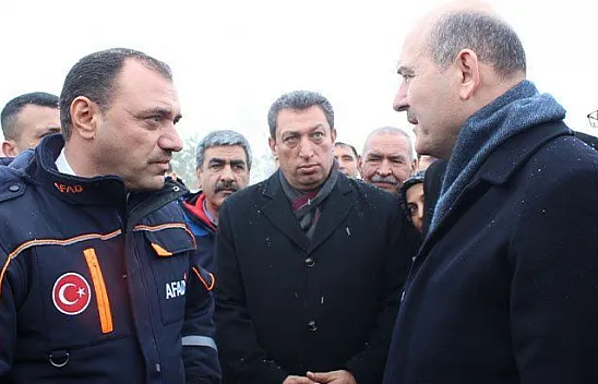Bakan Soylu, deprem üssünde incelemelerde bulundu