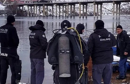 Batan teknede kaybolan şahsı arama çalışmaları başladı