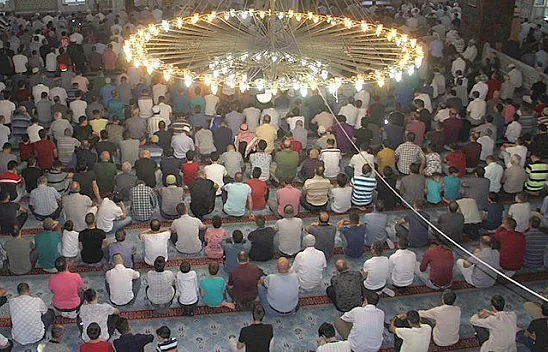 Bayram namazında camiler doldu