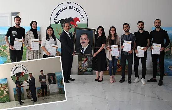 Belediye binası eserlerle süslendi