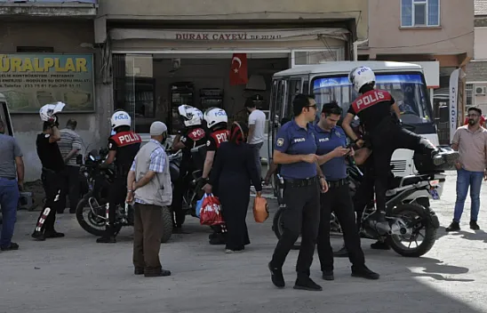 Bıçaklı ve sopalı kavgada baba oğul yaralandı