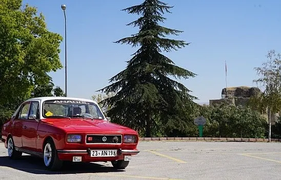 Bin TL'ye aldığı hurdadan muhteşem bir otomobil çıktı