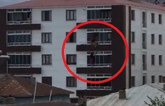 Bingöl'de genç kızın 4'üncü kattan düşme anı kamerada