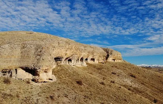 Binlerce yıllık sarnıç ve mağaralar dikkat çekiyor