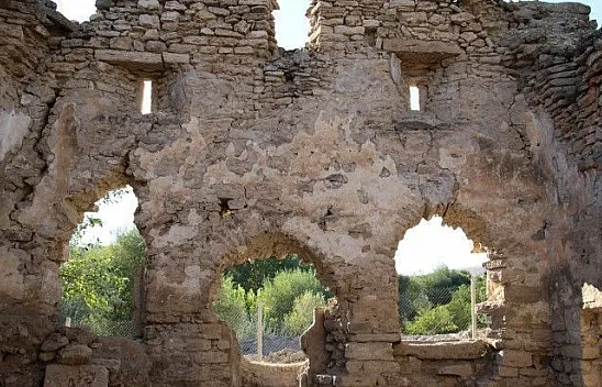 Bir dönem cami ve hastane olarak kullanılmış tam bin 200 yıllık