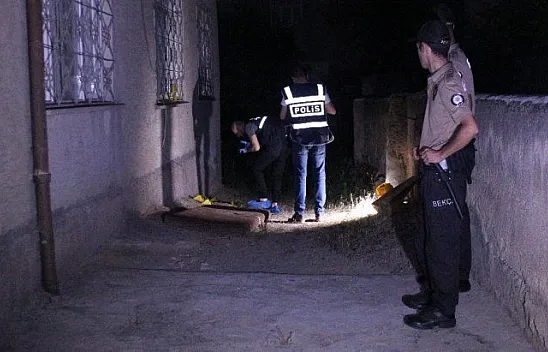 Ayrı yaşadığı eşine pencereden kurşun yağdırdı