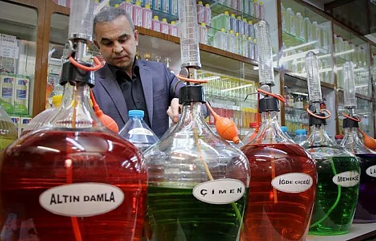 Bu dükkanda 41 yıldır Türkiye'ye koku üretiliyor