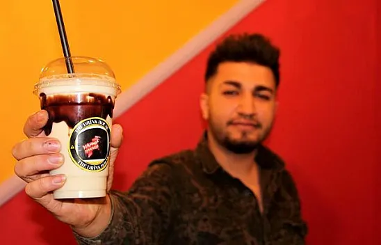 Bu kafede tüm içecekler yarı fiyatına