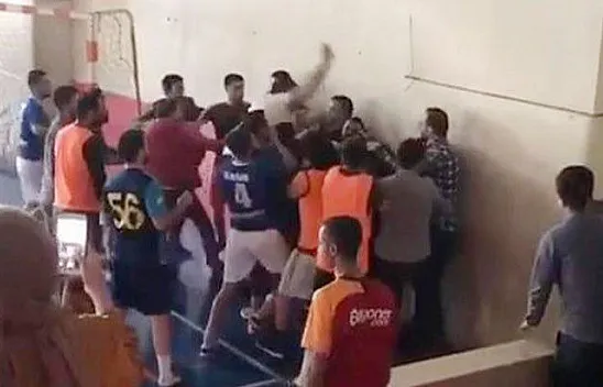 Bu kez öğretmenler kavga etti