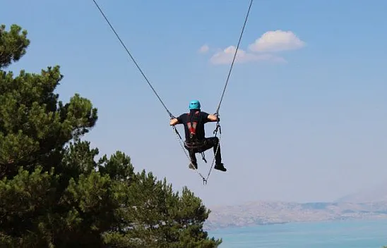 Bu salıncakta sallanmak cesaret ister