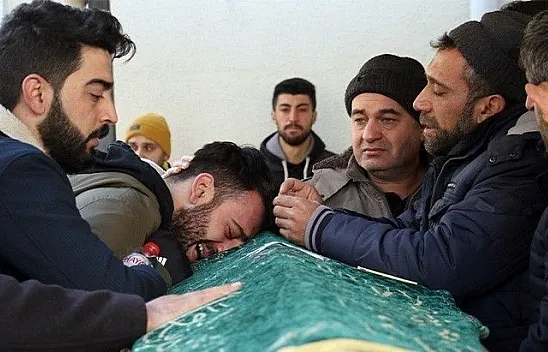 Büyük acı, iki kardeş tek tabutta