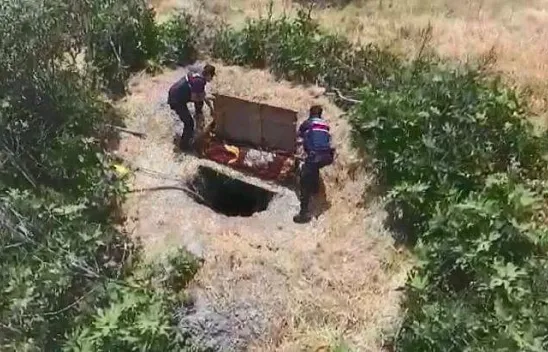 Çalılarla çevrili kaçak kazıya droneli operasyon