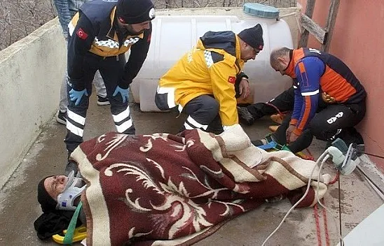 Çatıdan düşen şahıs, AFAD'ın operasyonu ile kurtarıldı