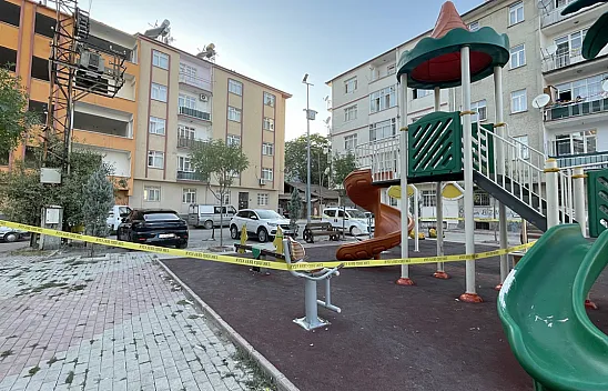 Çocuk parkında silahlar konuştu