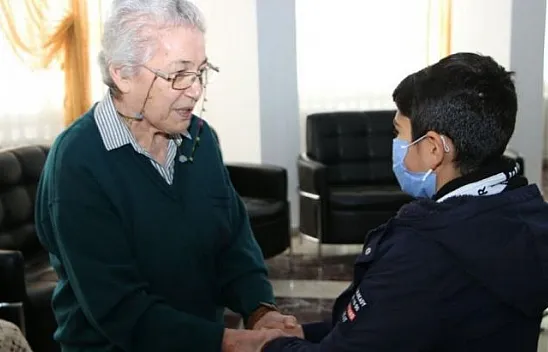 Çocuklardan en yaşlı öğretmenlere anlamlı ziyaret