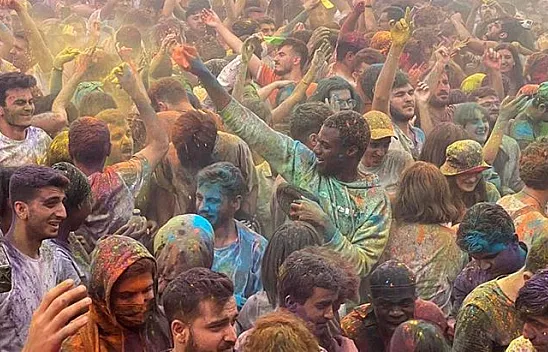 'Color Fest' renkli görüntüler oluşturdu