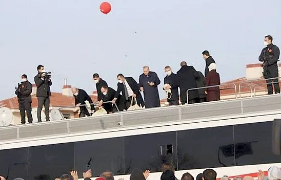 Cumhurbaşkanı Erdoğan 'Milletimize hizmetkarız'