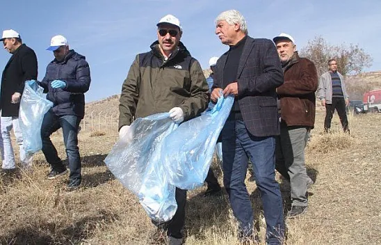 Elazığ protokolü, Hazar Gölü sahilini temizledi