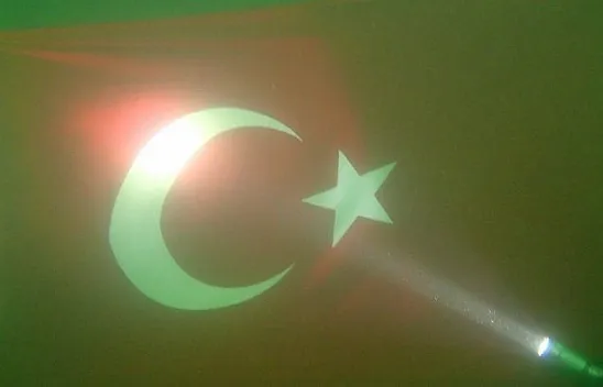 23 Nisan'ı su altında kutladılar