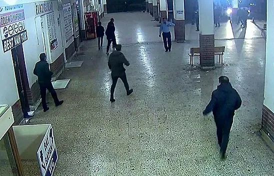 Deprem anı güvenlik kameralarına yansıdı