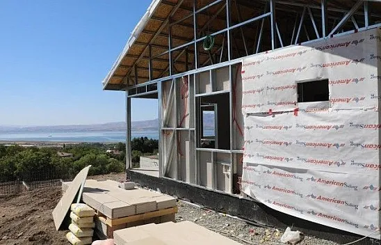 Deprem konutları köylerde yükseliyor