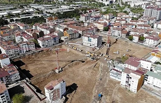 Depremde 2 bin 270 evin yıkıldığı mahallede ilk temel