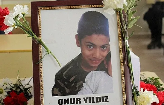 Depremde yaşamını yitiren Onur'a yazılan şiir herkesi ağlattı