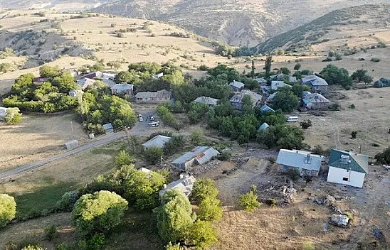 Depremin hasarı gün ağarınca ortaya çıktı