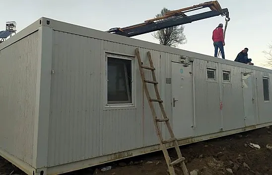 Depremin merkez üssüne konteynerler kuruldu