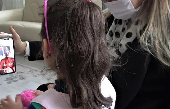 Depremin sembolü 'Yüsra Bebek' büyüdü, onu kurtaran jandarma ile ilk kez görüştü