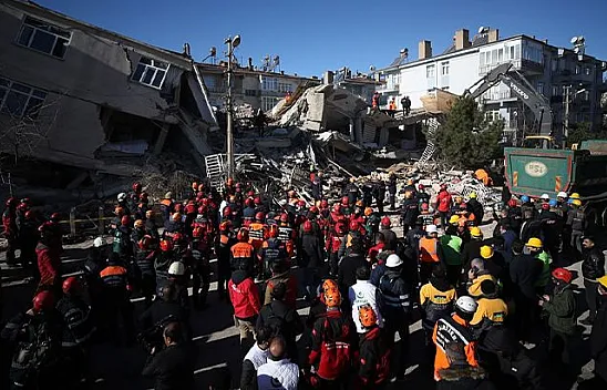 Depremin verdiği hasar devletin şefkat eliyle telafi edildi