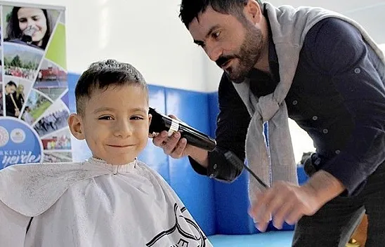 Depremzede çocuklara anlamlı jest